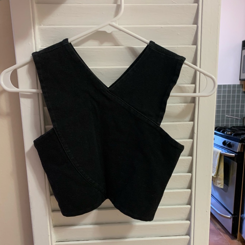 Criss cross black crop top